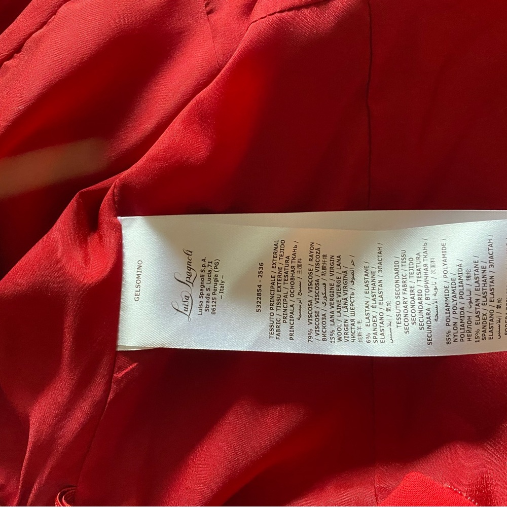 Classic elegance in this red dress for your next outing - Picture 4 of 4